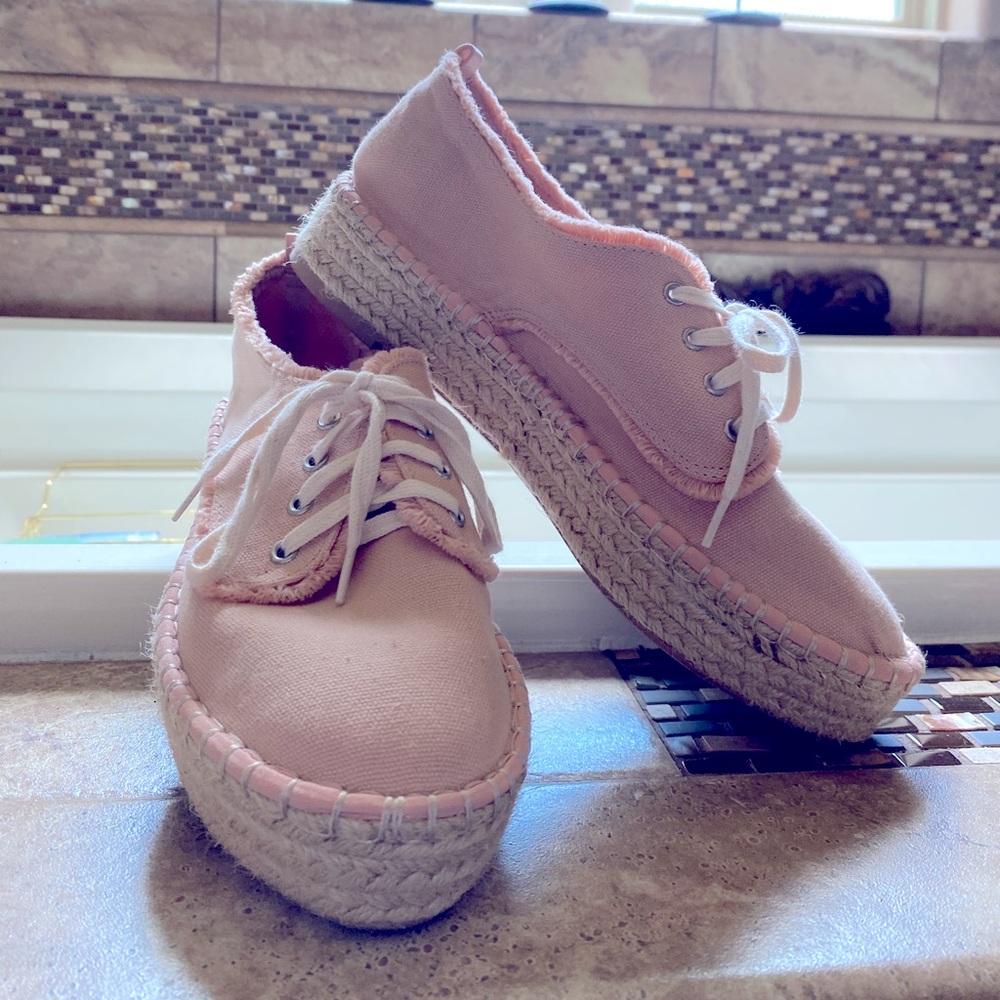 DV espadrilles peach size 8